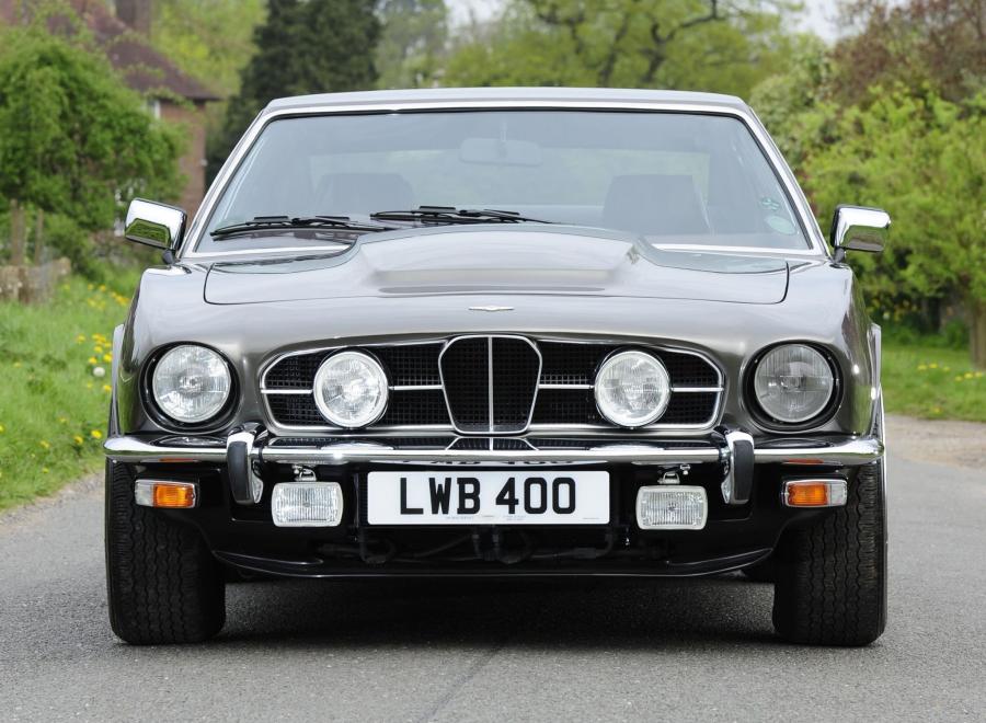 Aston Martin Lagonda V8 Saloon 1974 года  (фото 6 из 15)